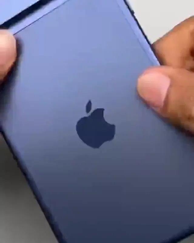 A mesma traseira de iPhone depois da troca do vidro, sem trocar a carcaça